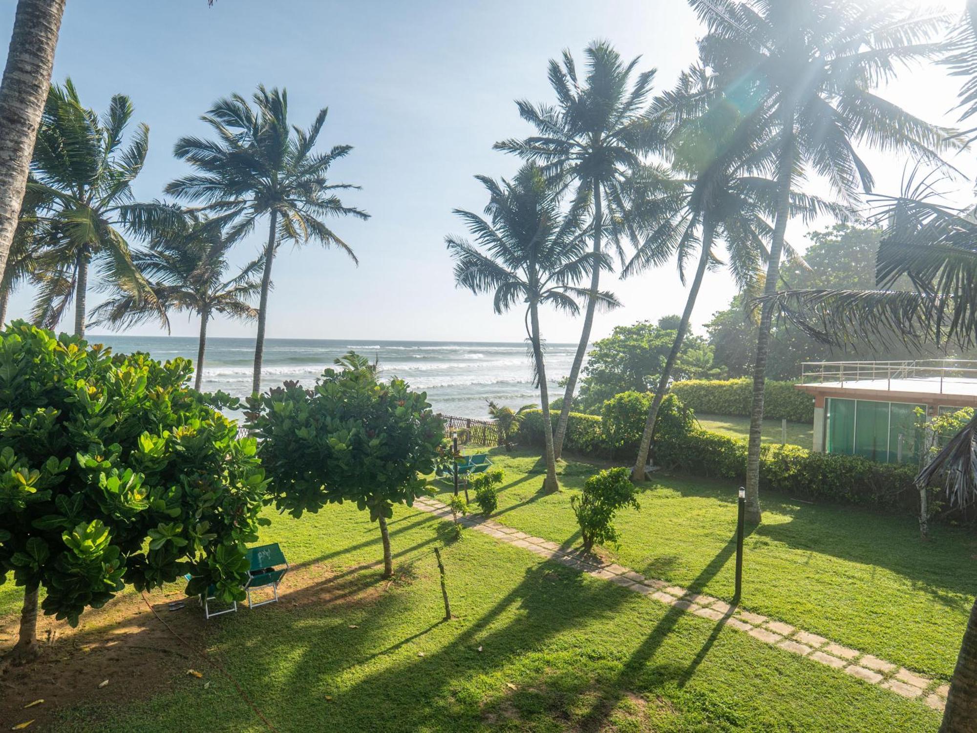 Amaya Beach Hotel Dikwella エクステリア 写真