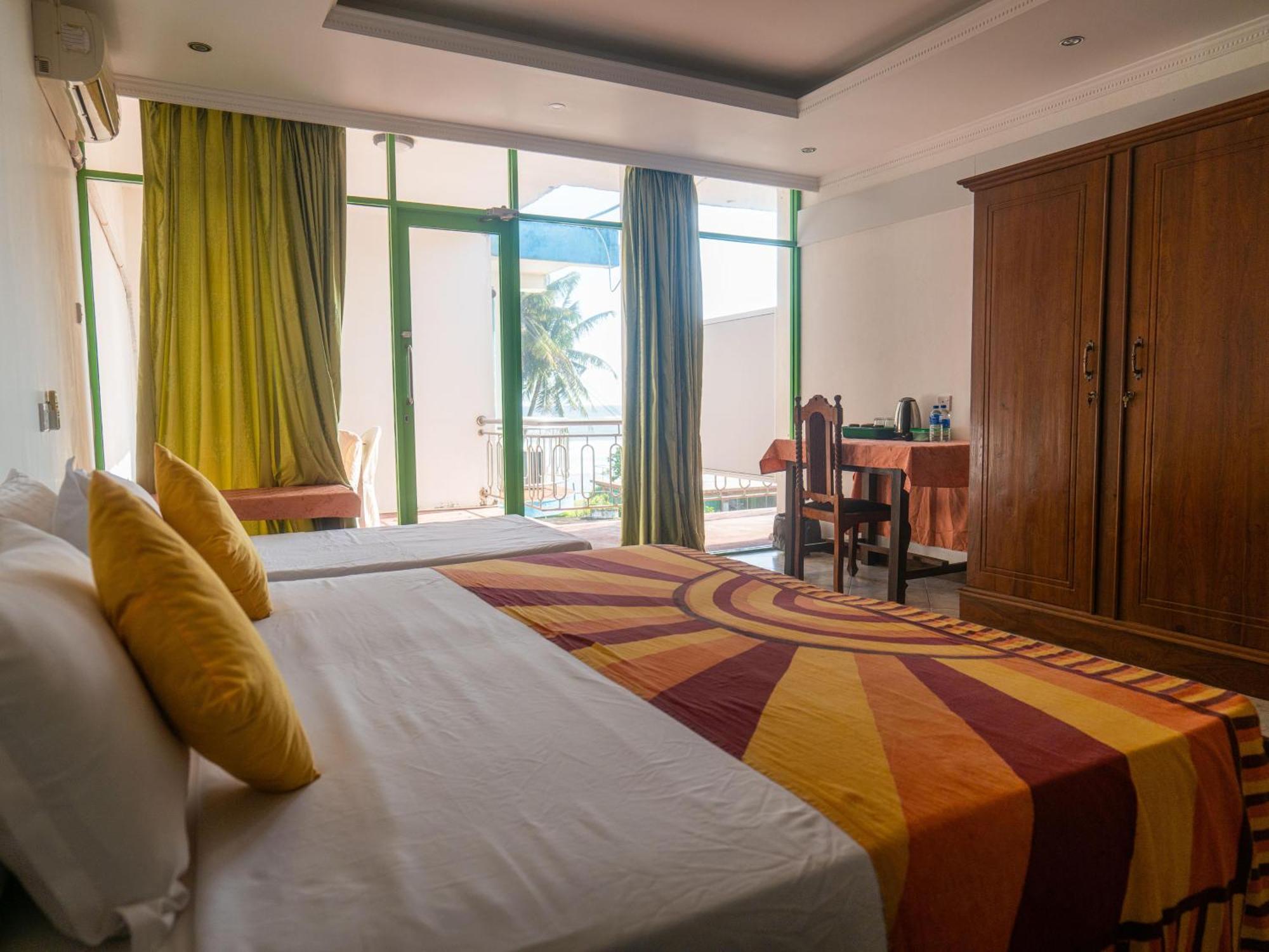 Amaya Beach Hotel Dikwella エクステリア 写真